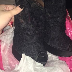 Chinease Laundry lace heel boots